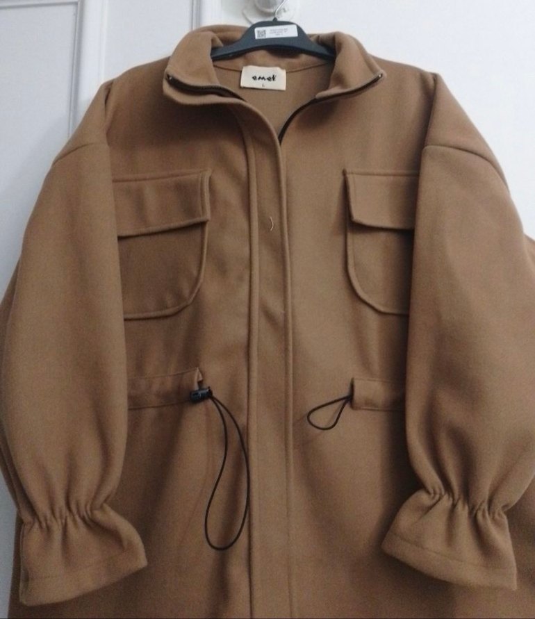 Bej Kemerli Kadın Kısa Mont - Görsel 3