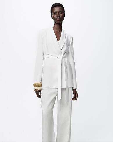 Zara beyaz kemerli blazer