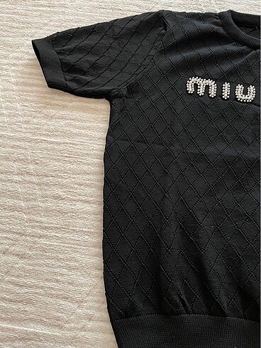 s Beden Mıu mıu muadili triko tshirt standart bedendir
