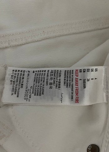 American Eagle Düğmeli Beyaz Nakışlı Mini Kot Şort