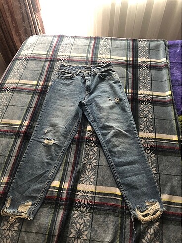 38 BEDEN YIRTIK MOM JEAN