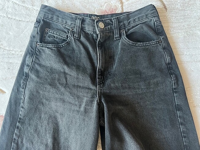 baggy jeans arkasi kemerli