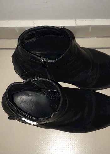 Kadın Siyah Deri Topuklu Bot - Görsel 2