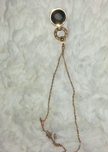 Cartier Altin Tonlu İnce Zincirli Siyah Tasli Kolye