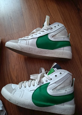 Nike Beyaz Bağcıklı Kadın Spor Ayakkabı