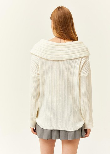 Bej Kayık Yaka Örgü Kadın Kazak - Görsel 4