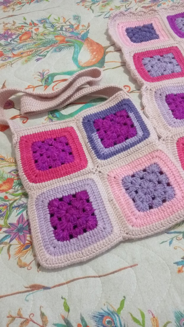 Renkli Örgü bebek battaniyesi ve kol çantası - Görsel 2