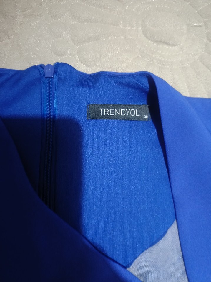 Mavi V Yaka Kolsuz Pliseli Bluz - Görsel 2