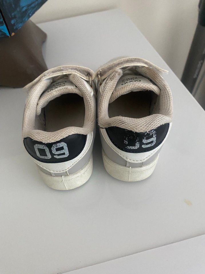 Çocuk Beyaz Cırtcırtlı Spor Ayakkabı - Görsel 2