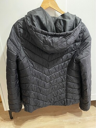 l Beden Stradivarius şişme mont