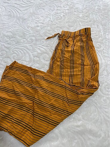 Trendyol & Milla Bol paça pantalon 2 kez kullanıldı