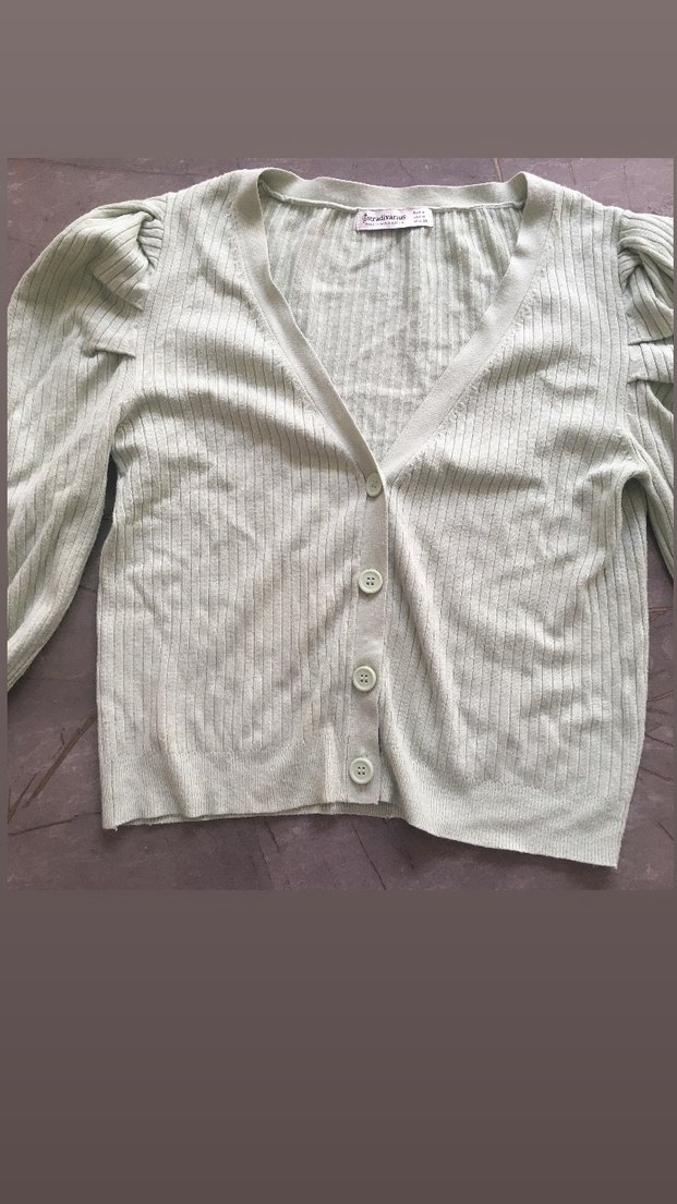 Düğmeli V Yaka Mini Hırka - Görsel 4