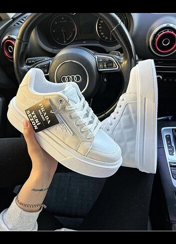 Prada beyaz 
