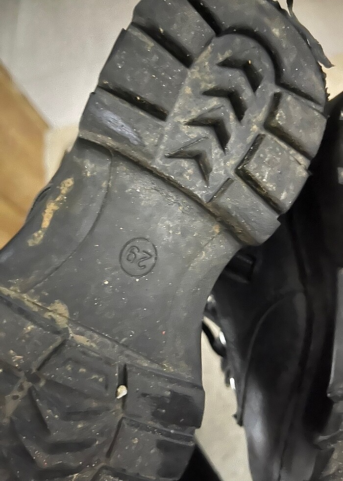 Kız çocuk ayakkabı sildiğim için  öyle gözukuyo sorunsuz - Görsel 4