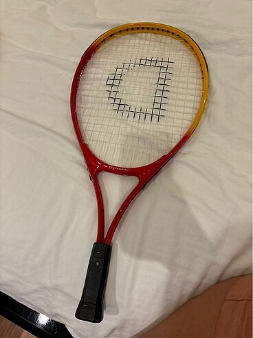 Tenis raketi dynamic kötü 121