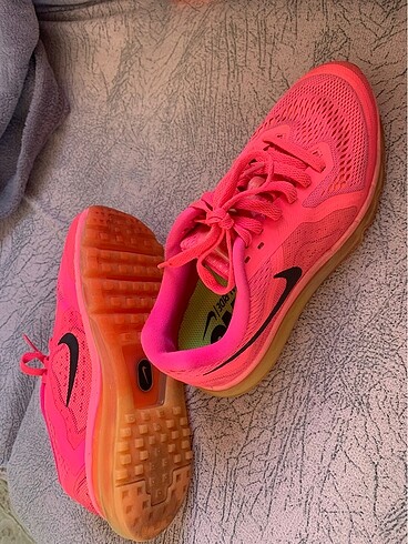 37,5 Beden Nike spor ayakkabı