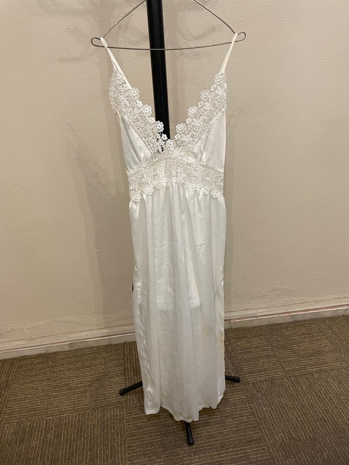 Nakışlı Beyaz Vintage Uzun Kadın Sabahlık - Görsel 2