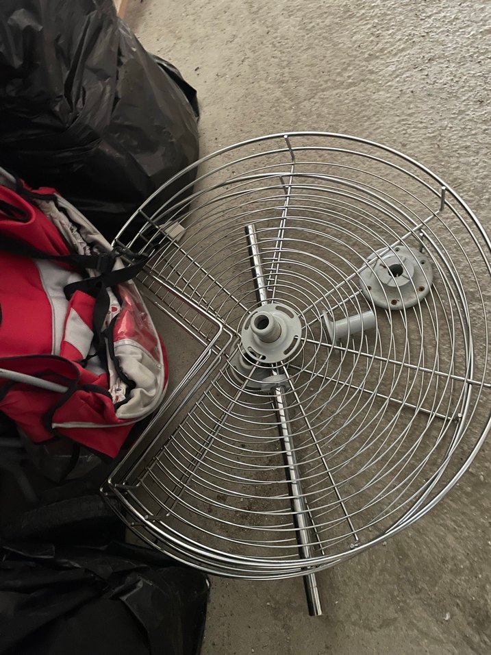 Gri Metal Fan Kafesi Parçası - Görsel 3