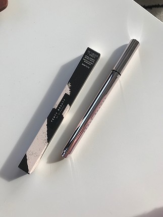 Fenty Beauty Flyliner eyeliner