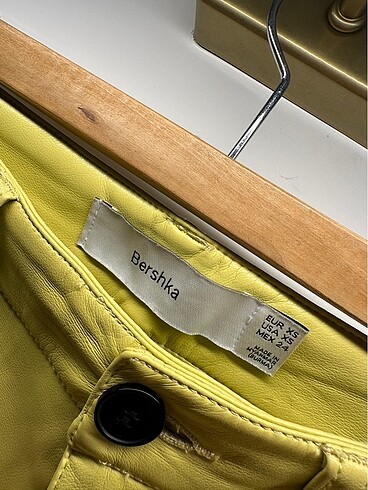 xs Beden Bershka xs beden sarı deri pantolon