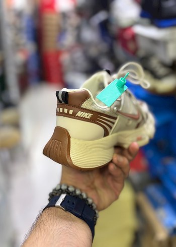 38 Beden kahverengi Renk NIKE SPOR ÜST DÜZEY ÜRÜN MARKA TEMSİLİDİR