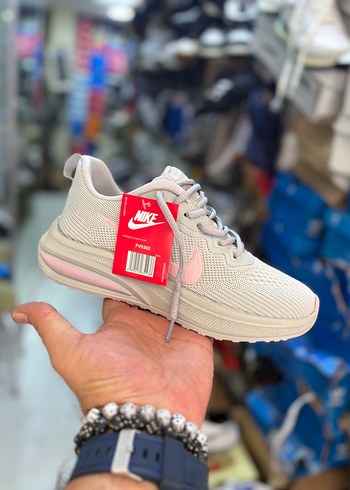 Nike NIKE SPOR İTHAL ÜRÜN MARKA TEMSİLİDİR