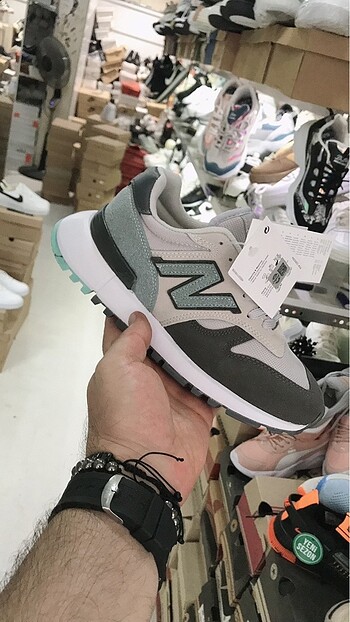 NEW BALANCE 1300