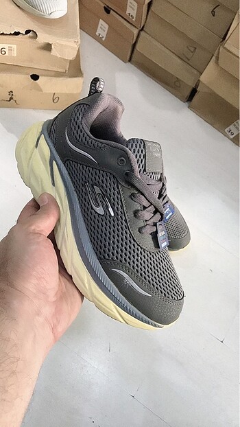 SKECHERS