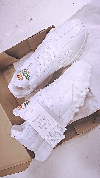 41 Beden beyaz Renk NEW BALANCE XC72 (GÖRSELLERDE ÇOK FOTOĞRAF VAR )