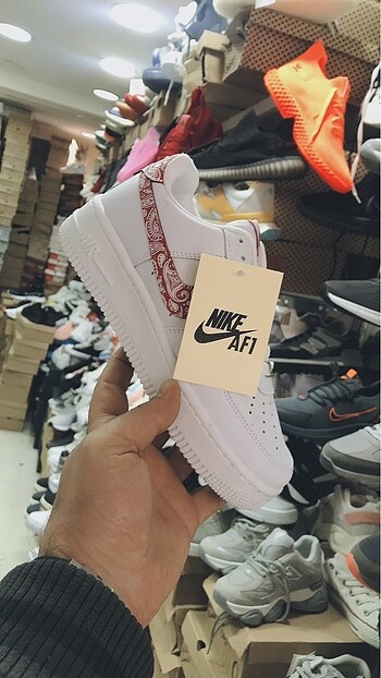 40 Beden beyaz Renk NİKE AİR FORCE AF 1 İTHAL ÜRÜN