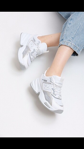 NEW BALANCE (görsellerde çok fotoğraf var )