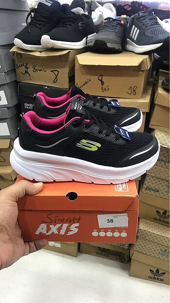 SKECHERS D LUX WALKER