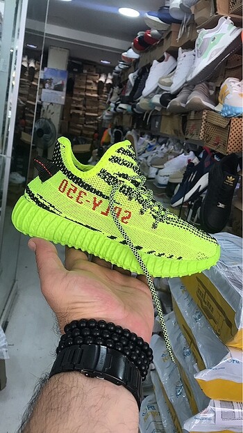 ADİDAS YEZZY (GÖRSELLERDE ÇOK FOTOĞRAF VAR )