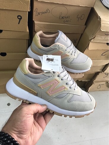 NEW BALANCE RC 1300