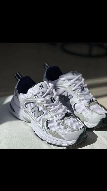 NEW BALANCE 530 İTHAL ÜRÜN (GÖRSELLERDE ÇOK FOTOĞRAF VAR )