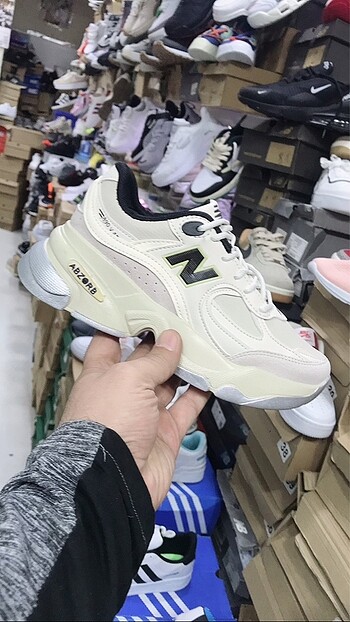 NEW BALANCE 990 V4