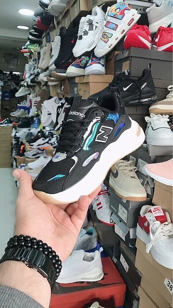 37 Beden siyah Renk NEW BALANCE GÖRSELLERDE ÇOK FOTOĞRAF VAR