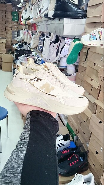 NEW BALANCE KAMPANYALI ÜRÜN