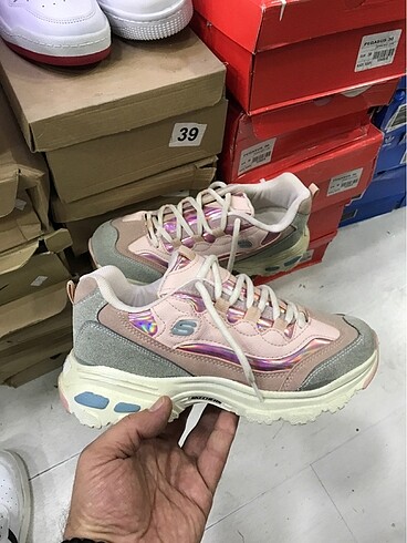 SKECHERS D LİTES MARKA TEMSİLİDİR