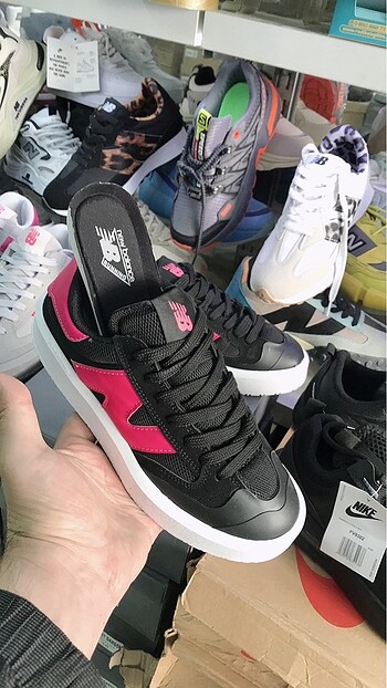 38 Beden siyah Renk NEW BALANCE CT302 İTHAL AYARINDA MARKA TEMSİLİDİR