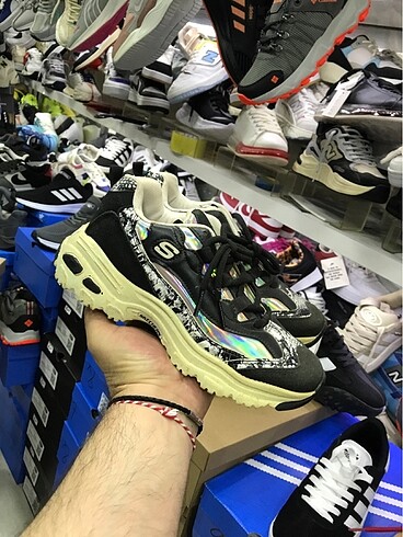SKECHERS D LİTES MARKA TEMSİLİDİR