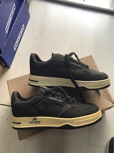 Adidas ADİDAS SPOR MARKA TEMSİLİDİR