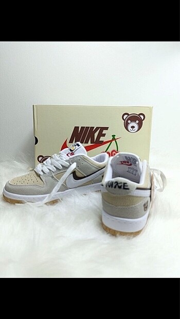 36 Beden NIKE PANDA İTHAL ÜRÜN MARKA TEMSİLİDİR
