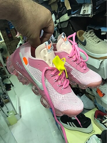 38 Beden NIKE AİR VAPORMAX İTHAL ÜRÜN MARKA TEMSİLİDİR
