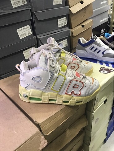 37 Beden çeşitli Renk NIKE AİR UP TEMPO MARKA TEMSİLİDİR
