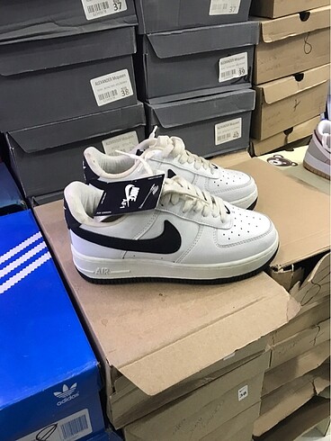 NIKE AİR FORCE İTHAL ÜRÜN MARKA TEMSİLİDİR