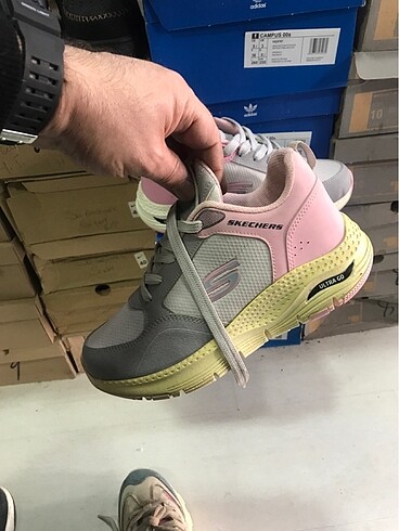 SKECHERS SU GEÇİRMEZ MARKA TEMSİLİDİR
