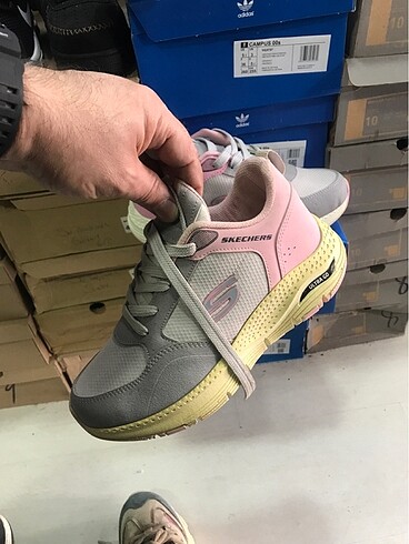 37 Beden SKECHERS SU GEÇİRMEZ MARKA TEMSİLİDİR
