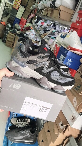 NEW BALANCE 9060 İTHAL ÜRÜN MARKA TEMSİLİDİR