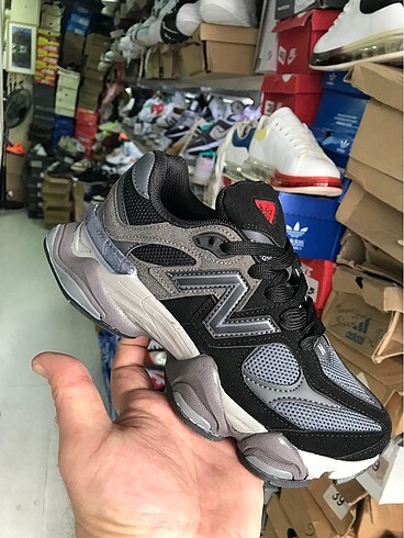 40 Beden NEW BALANCE 9060 İTHAL ÜRÜN MARKA TEMSİLİDİR